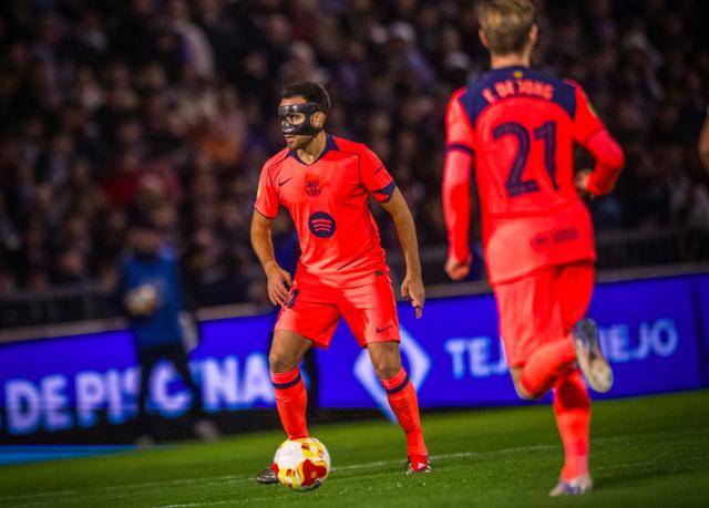 足坛一夜：FIFA最佳阵容出炉 巴萨2-0晋级十六强 切尔西3-1晋级四强